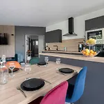 500m De La - Pour 4 Adultes, 2enfants Apartment